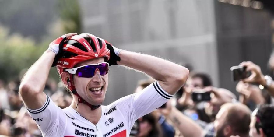Der Niederländer Bauke Mollema jubelt über den Sieg. Foto: Marco Alpozzi/Lapresse/Lapresse via ZUMA Press/dpa