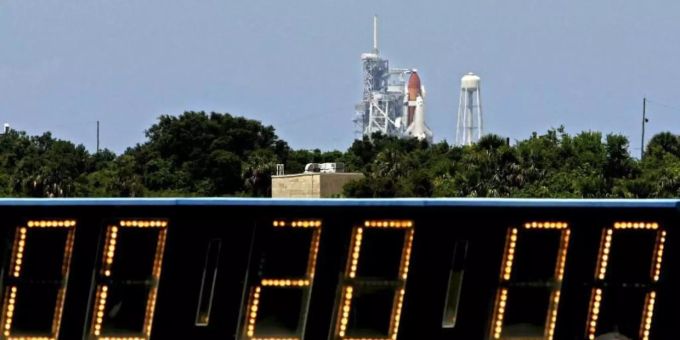 Countdown-Uhr in Cap Canaveral. Foto: Schechter/epa /dpa Countdown-Uhr in Cap Canaveral. Foto: Schechter/epa /dpa