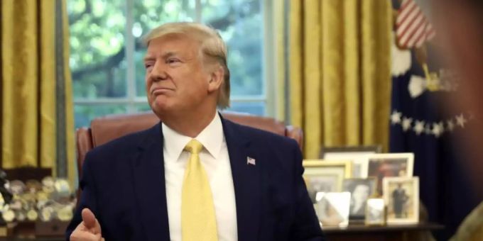 Donald Trump zeigt sich nach dewm Treffen mit dem chinesischen Vizepremier Liu zufrieden. Foto: Andrew Harnik/AP/dpa Donald Trump zeigt sich nach dewm Treffen mit dem chinesischen Vizepremier Liu zufrieden. Foto: Andrew Harnik/AP/dpa