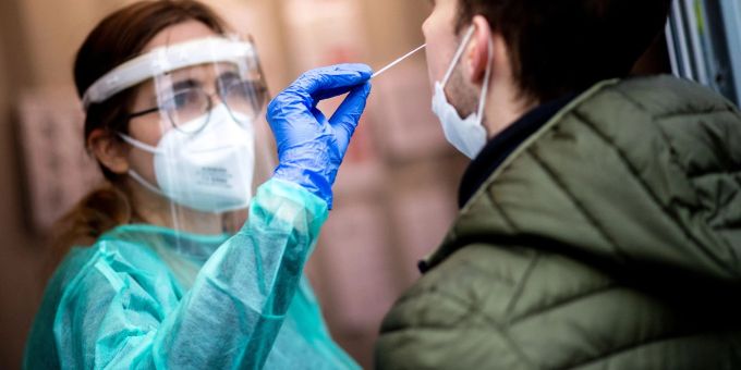 Experten gehen inzwischen von einer hohen Zahl an Fällen aus, die in den RKI-Daten nicht erfasst sind. Experten gehen inzwischen von einer hohen Zahl an Fällen aus, die in den RKI-Daten nicht erfasst sind.