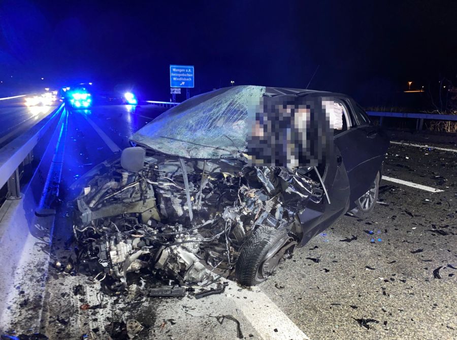 Der Geisterfahrer (†70) wurde dabei tödlich verletzt.