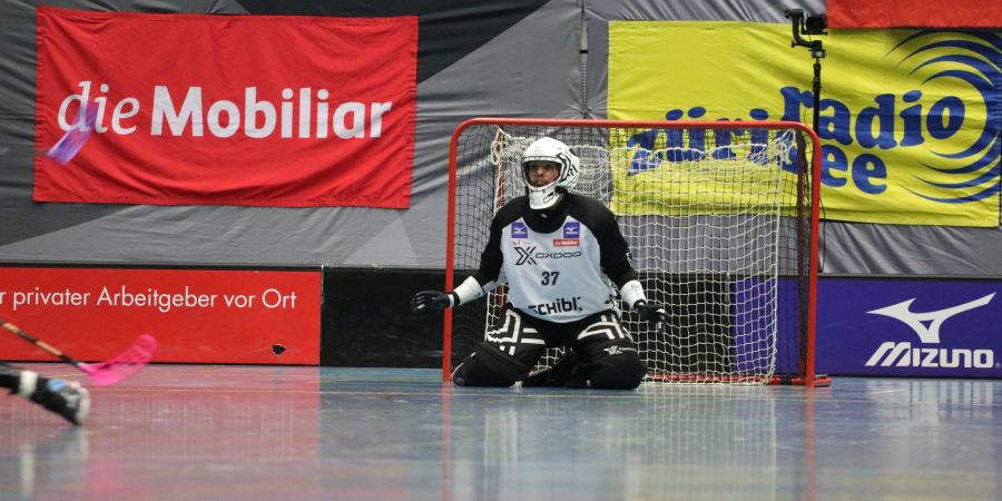 Der Goali (Nicola Brütsch) des UHC Uster, hoch konzentriert. - Uster