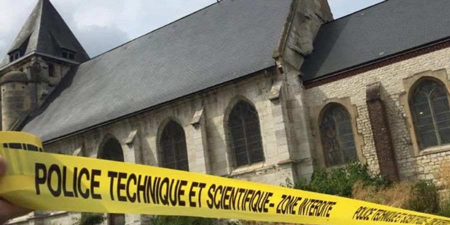 Der Tatort: Am 26. Juli 2016 kam in der katholischen Kirche in Saint-Étienne-du-Rouvray der Priester Jacques Hamel zu Tode. Foto: Police Nationale / Handout/POLICE NATIONALE/dpa