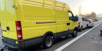 Auffahrunfall zwischen drei Autos
