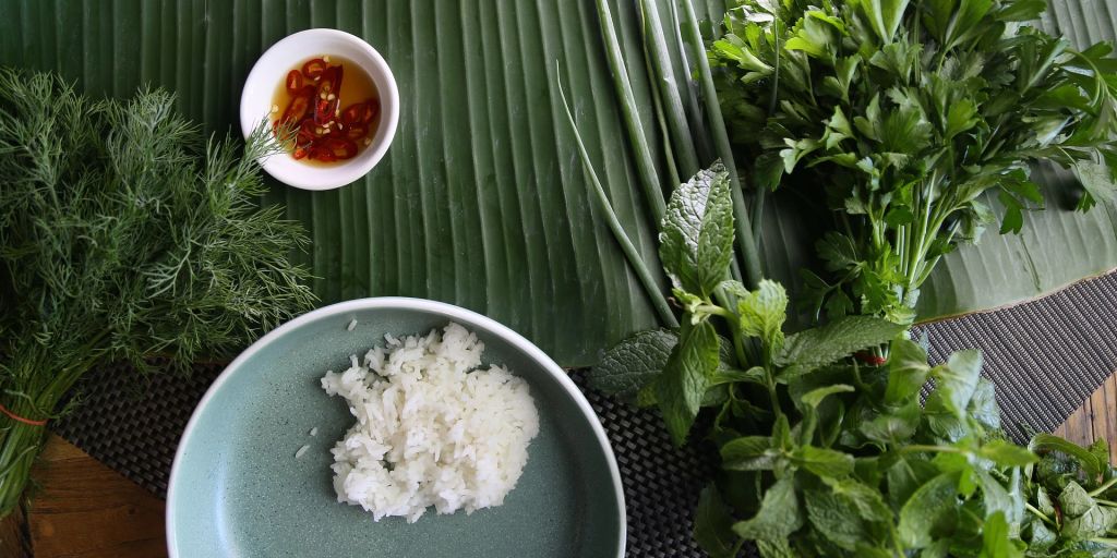 Mit Knusperreis und Limette: Thailändischer Pouletsalat