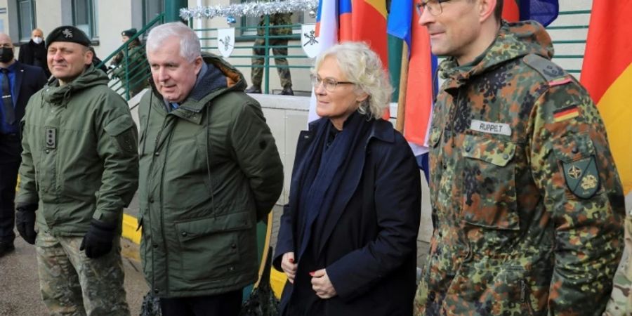 Lambrecht bei Bundeswehr in Litauen (im Dezember)
