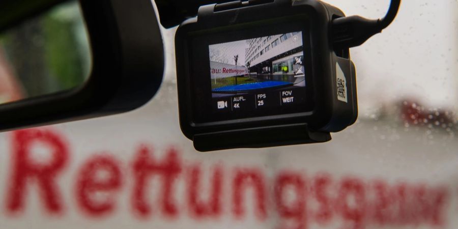 Digitales Auge: Manche Einsatzfahrzeuge sind mit Kameras ausgestattet, die Verstösse im Verlauf von Rettungsfahrten aufzeichnen können.