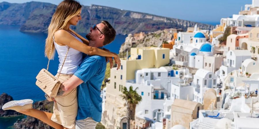 Endlich Zeit zu zweit: Santorini ist perfekt für Paare.