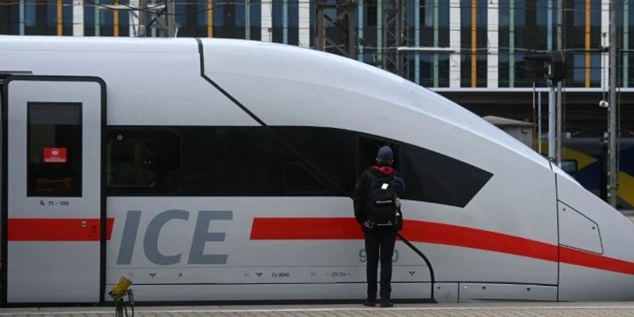 ICE am Bahnhof in München
