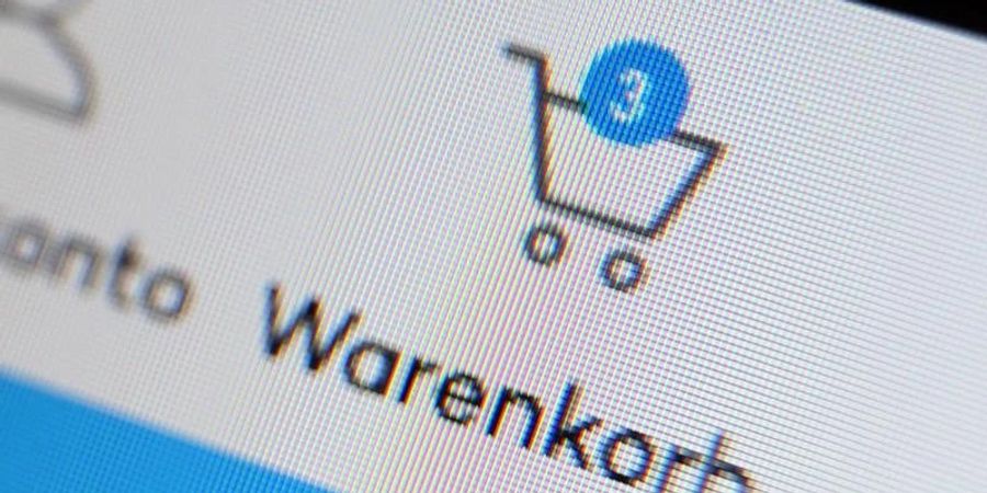 Mit wenigen Clicks in den Warenkorb: Immer mehr Menschen nutzen für ihre Einkäufe das Internet. Foto: picture alliance / Karl-Josef Hildenbrand/dpa