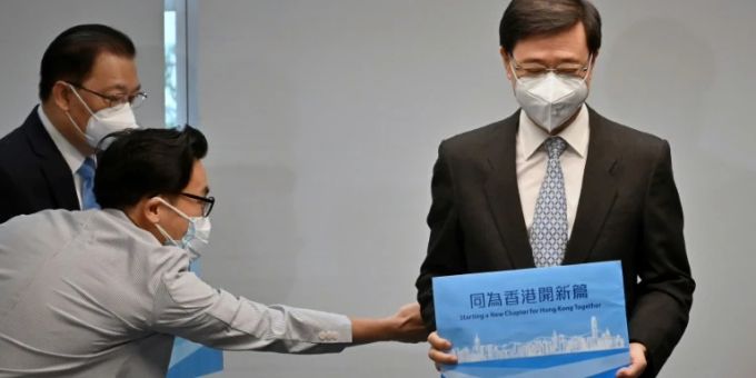 Hongkong - Ex-Sicherheitschef von Hongkong kandidiert als Regierungschef