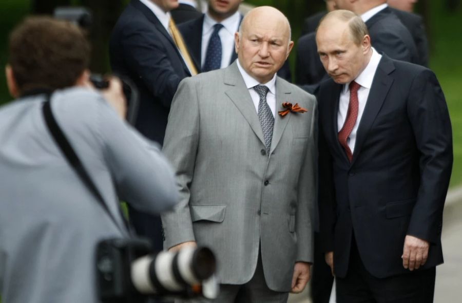 Juri Luschkow und Wladimir Putin 2010.