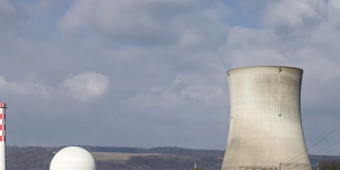 Das Atomkraftwerk Leibstadt hat beim Energiekonzern BKW im vergangenen Jahr auf das Ergebnis gedrückt, denn dessen Revision dauerte deutlich länger als ursprünglich geplant. (Archivbild) Das Atomkraftwerk Leibstadt hat beim Energiekonzern BKW im vergangenen Jahr auf das Ergebnis gedrückt, denn dessen Revision dauerte deutlich länger als ursprünglich geplant. (Archivbild)
