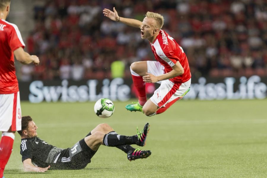 Florent Hadergjonaj hat sogar ein Länderspiel für die Schweizer A-Nationalmannschaft absolviert.