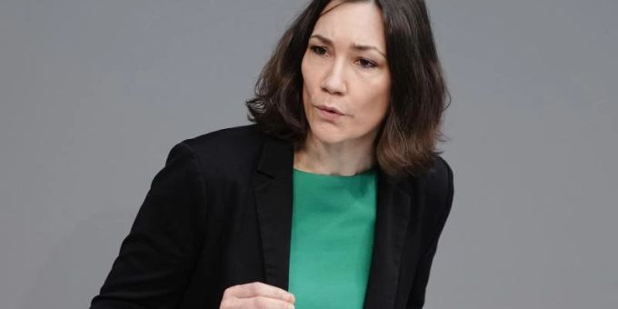 Familienministerin Anne Spiegel ist selbst Mutter von vier Kindern im Kita- und Grundschulalter. Foto: Kay Nietfeld/dpa Familienministerin Anne Spiegel ist selbst Mutter von vier Kindern im Kita- und Grundschulalter. Foto: Kay Nietfeld/dpa
