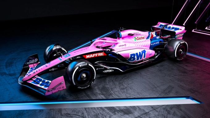 Der Alpine A522 wird beim Saisonauftakt der Formel 1 in einer pinken Sonderlackierung starten. Alpine A522 Formel 1