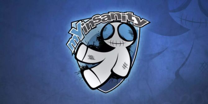 Das Logo von mYinsanity. Es handelt isch um eine Puppe mit grossen blauen Augen. Der Hintergrund ist auch blau.