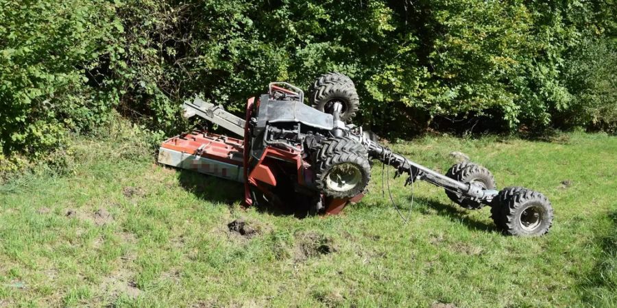 Am Montagmorgen, 10. September 2018, kurz nach 9:15 Uhr, ist im Bereich Rüti ein landwirtschaftliches Fahrzeug verunglückt.