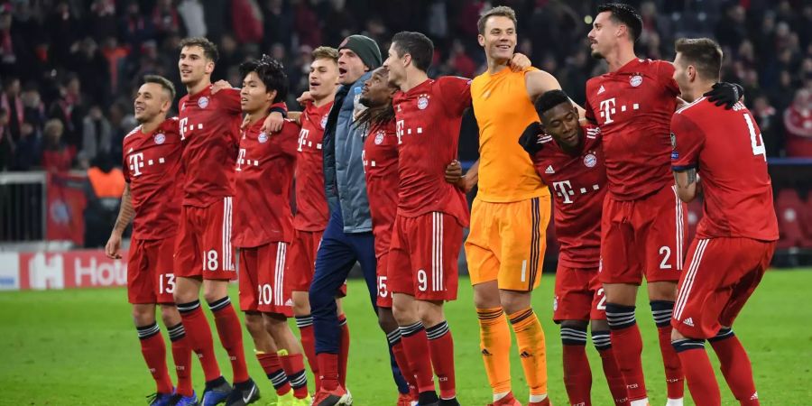 Die Bayern haben wieder einmal einen Grund zum Feiern: Dank dem 5:1-Heimsieg gegen Benfica qualifizieren sich die Münchner frühzeitig für die K.o.-Phase der Champiions League.