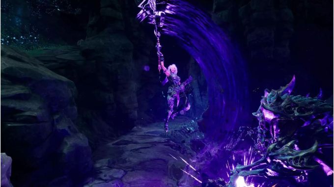 Fury kann ihre Fähigkeiten mit ihren Waffen kombinieren, um Gegner aus dem Weg zu räumen. Darksiders 3 Screenshot