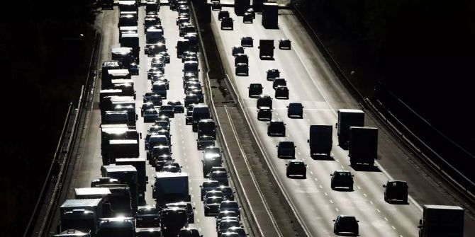 Stau auf einer Autobahn.
