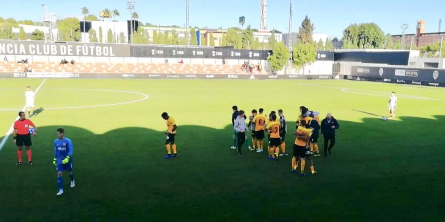 Die YB-Spieler bejubeln ihren Sieg in der Uefa Youth Champions League in Valencia.