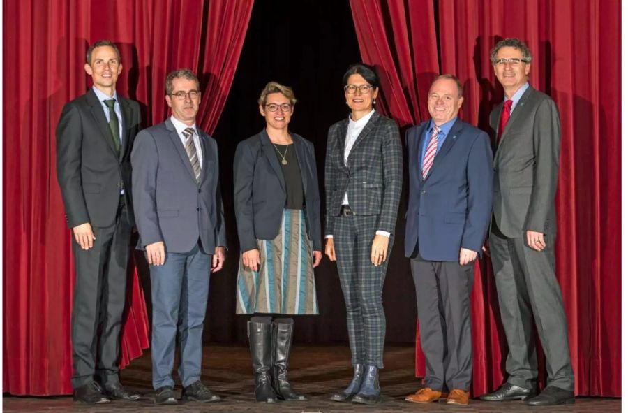 Von links nach rechts: Dany Gygli, Thomas Anderegg, Claudia Benninger Brun, Renate Huwyler (Gemeindepräsidentin), Guido Wetli (Gemeindeschreiber), Hubert Schuler - zvg
