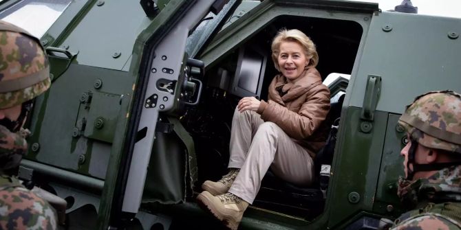 Von der Leyen besucht Nato-Manöver