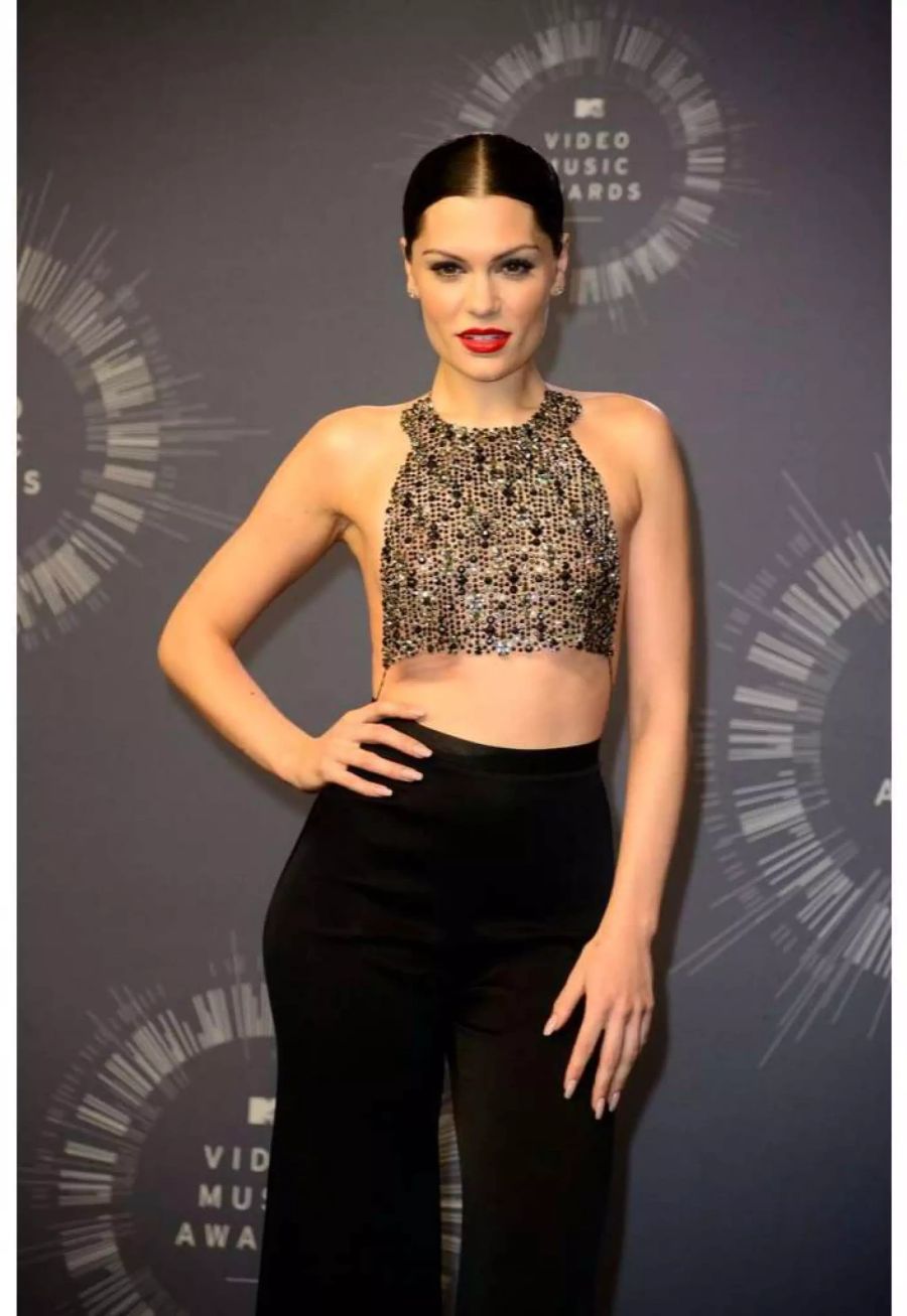 Die britische Sängerin Jessie J posiert 2014 bauchfrei.