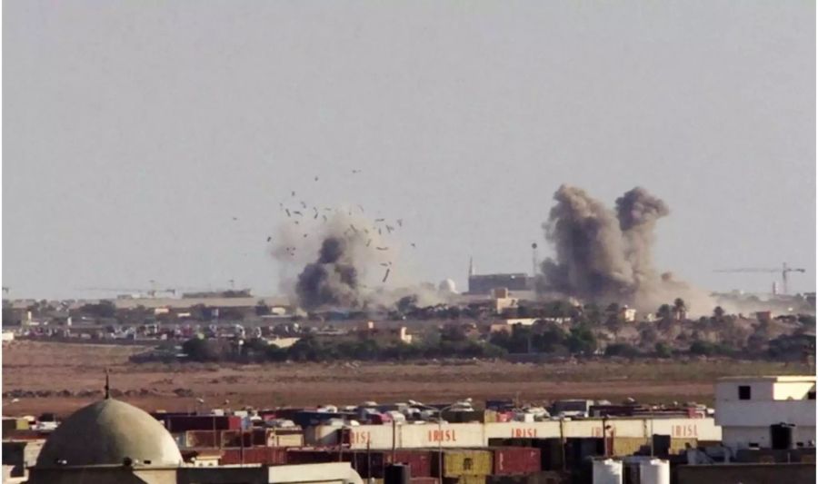 Der Flughafen von Tripolis wird bombardiert. (Archivbild)