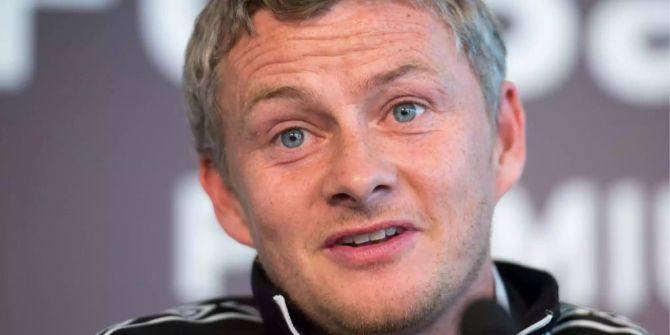 Ole Gunnar Solskjaer hält eine Pressekonferenz.