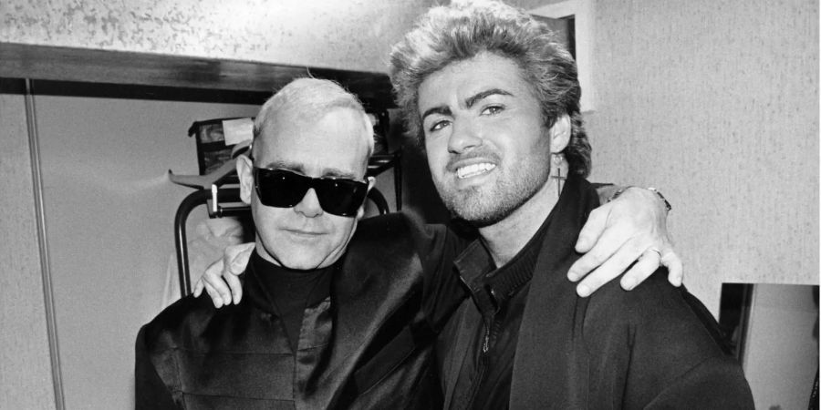 George Michael (r.) 1987 mit Sänger Elton John.