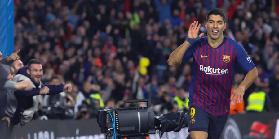 Barcelonas Luis Suárez feiert nach einem seiner Treffer gegen Real Madrid.