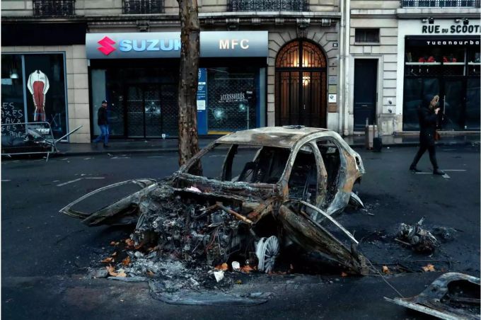 Zerstörung in Paris.