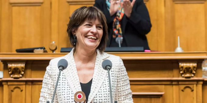 Leuthard nach ihrer Abtrittsrede. Leuthard Migros Doris