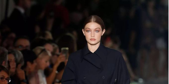 Fashion Week - Gigi Hadid als moderne Amazone auf dem Laufsteg