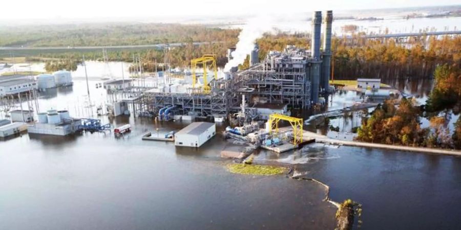 Das überflutete Gaskraftwerk in North Carolina nach einem Dammbruch.