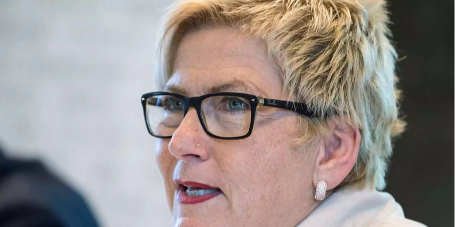 Die Finanzdirektorin Beatrice Simon präsentiert die Jahresrechung 2017 des Kanton Berns.