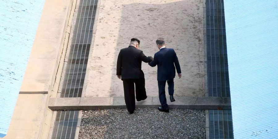 Bereits das Gespräch zwischen Kim Jong und und Moon Jae In fand in Panmunjom statt.