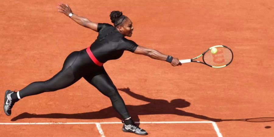 Enger, schwarzer Einteiler trotz heissen Temperaturen? Serena Williams hat eine gute Erklärung dafür.