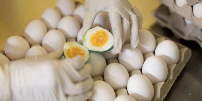 Nicht nur an Ostern beliebt: Der Eierkonsum erreichte letztes Jahr einen neuen Höchstwert. Nicht nur an Ostern beliebt: Der Eierkonsum erreichte letztes Jahr einen neuen Höchstwert.
