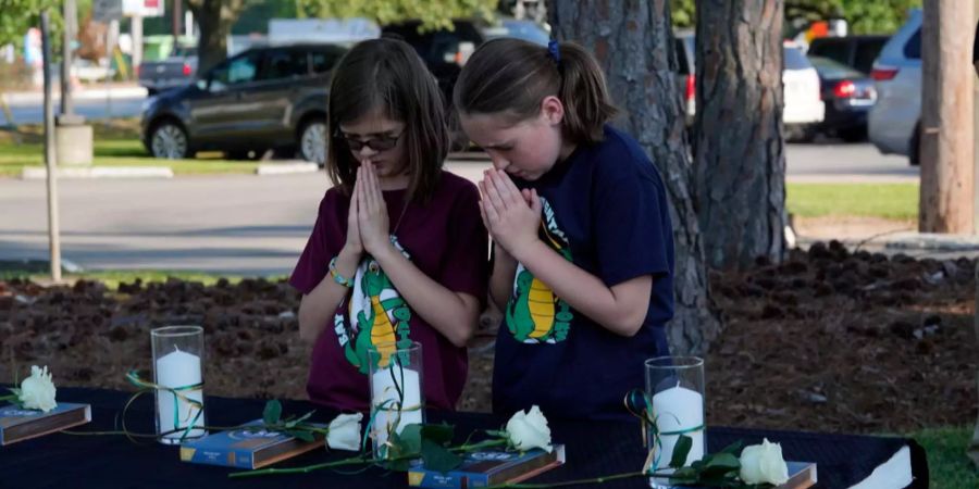 Bei der Schiesserei in einer High School im US-Bundesstaat Texas sind am 18. Mai zehn Menschen getötet worden.