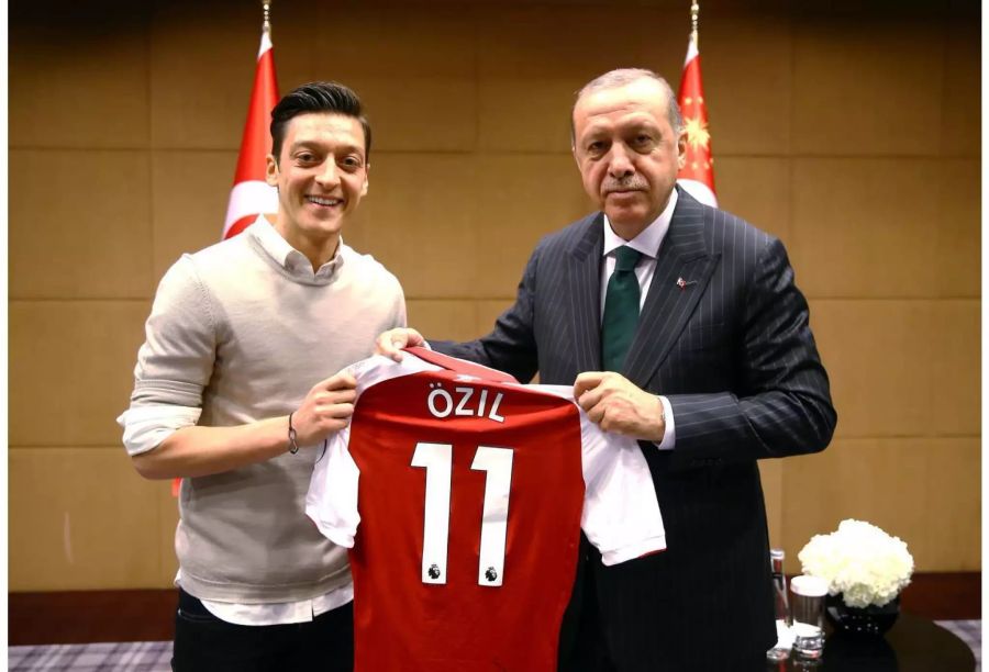 Präsident Erdogan mit Mesut Özil.