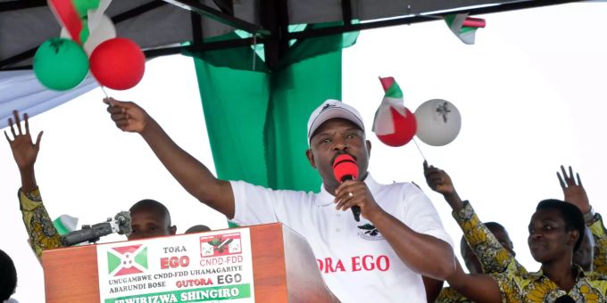 Warnungen vor Gewalt - Umstrittenes Referendum in Burundi