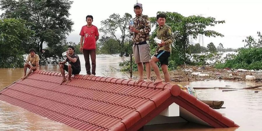 Hunderte Menschen werden in Laos vermisst.