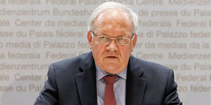 Landwirtschaftsminister Johann Schneider-Ammann spricht während einer Medienkonferenz. Landwirtschaftsminister Johann Schneider-Ammann spricht während einer Medienkonferenz.