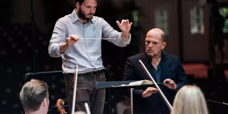 Petr Popelka, Jaap van Zweden, Gstaad Conducting Academy Ⓒ Eve Kohler