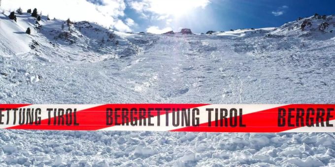 Ein Skiwanderer aus Bayern ist in Tirol rund 100 Meter abgestürzt und ums Leben gekommen. (Symbolbild) wanderer