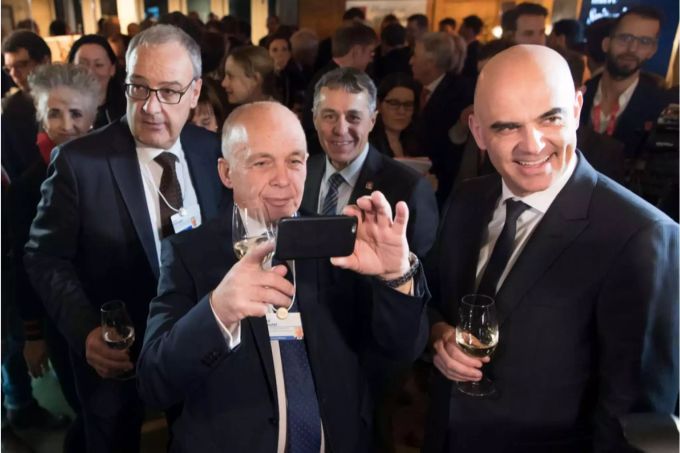 Guy Parmelin, hier am WEF in Davos, mit seinen Bundesratskollegen Ueli Maurer (2.v.l.), Ignazio Cassis (2.v.r.) und Alain Berset (r.).