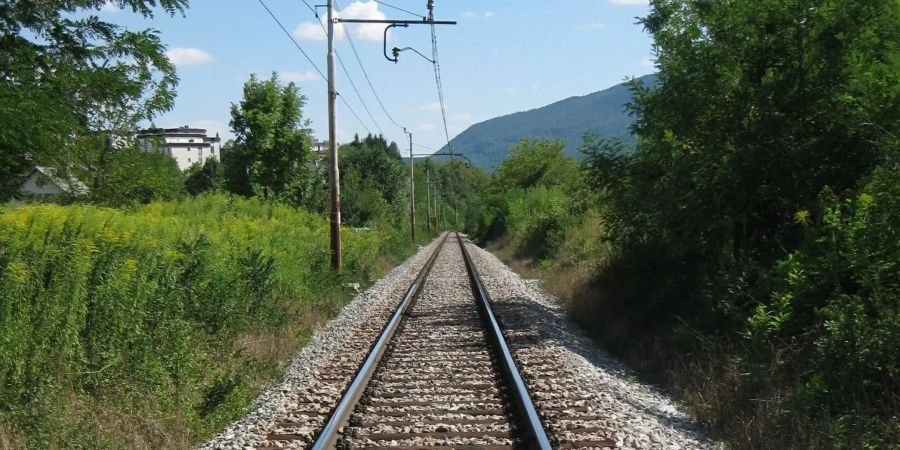 Eine Bahnstrecke in Slowenien.